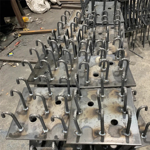 图纸中如何确定金昌预埋件的位置？